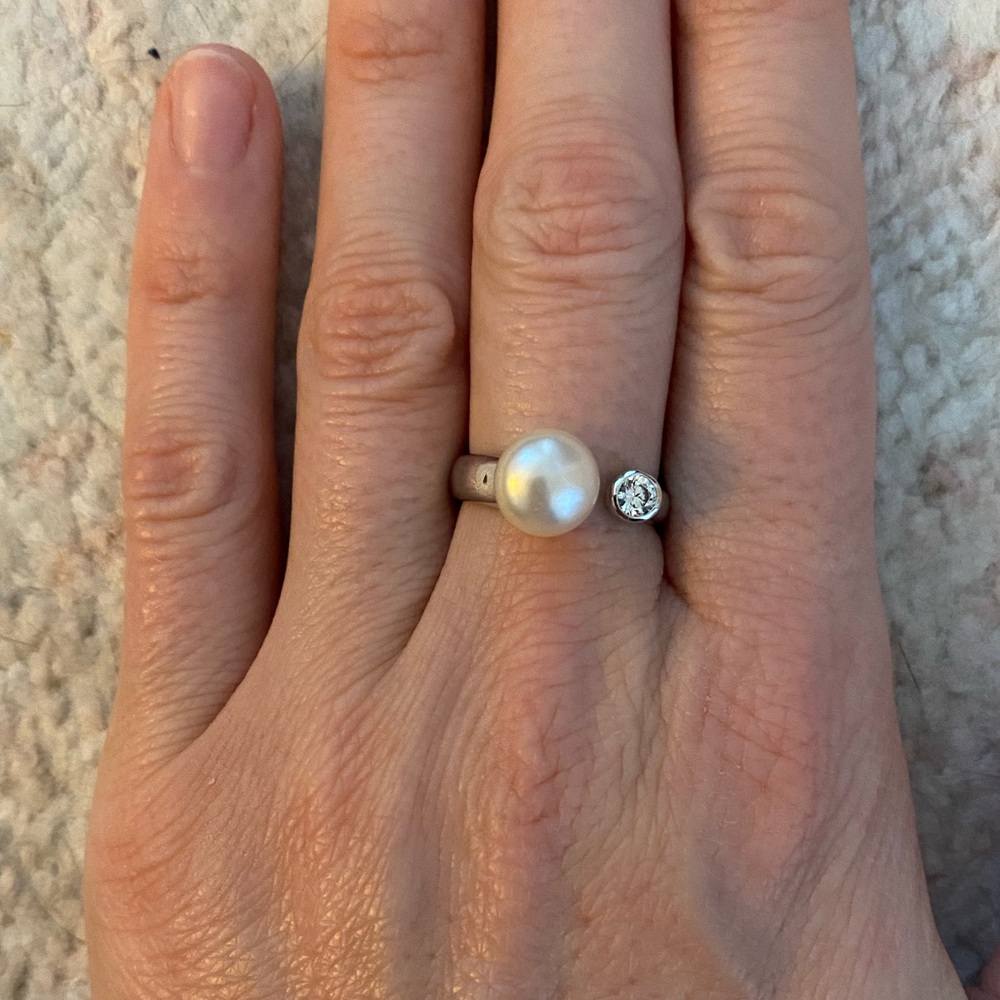 Adjustable pearl and diamond ring (costume jewelry)